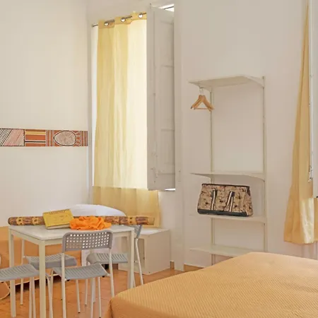 A Casa Di Amici Hostel Palermo Exterior photo