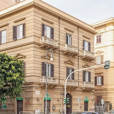 A Casa Di Amici Hostel Palermo Exterior photo